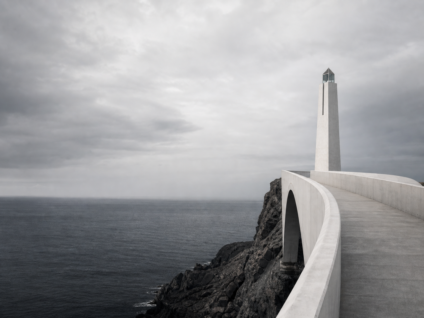 Pasarela atlántica escultórica que conduce a un faro